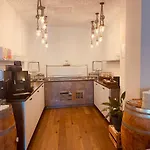 Отель Moselhaus Weiskopf 'selfcheckin'offsitebreakfast'cityparking' Бернкастель-Кюс