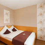 Hotel Moselhaus Weiskopf 'selfcheckin'offsitebreakfast'cityparking' 3*