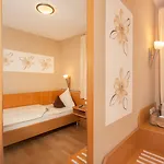 Moselhaus Weiskopf 'selfcheckin'offsitebreakfast'cityparking' 3* Бернкастель-Кюс
