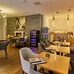 Отель Moselhaus Weiskopf 'selfcheckin'offsitebreakfast'cityparking' Бернкастель-Кюс