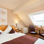 Moselhaus Weiskopf 'selfcheckin'offsitebreakfast'cityparking' 3* Бернкастель-Кюс