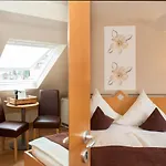 Hotel Moselhaus Weiskopf 'selfcheckin'offsitebreakfast'cityparking'