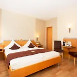 Hotel Moselhaus Weiskopf 'selfcheckin'offsitebreakfast'cityparking'