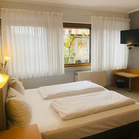 فندق Moselhaus Weiskopf 'selfcheckin'offsitebreakfast'cityparking' 3*