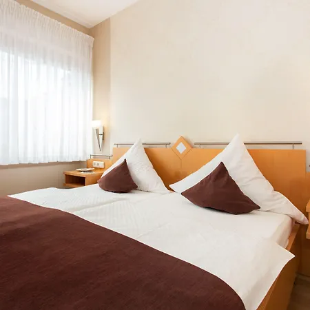 Hotel Moselhaus Weiskopf 'selfcheckin'offsitebreakfast'cityparking'
