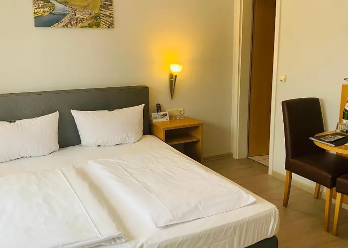 ホテル Moselhaus Weiskopf 'selfcheckin'offsitebreakfast'cityparking' 3*