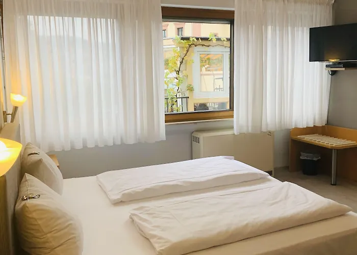 Moselhaus Weiskopf 'selfcheckin'offsitebreakfast'cityparking' ベルンカステル・クース